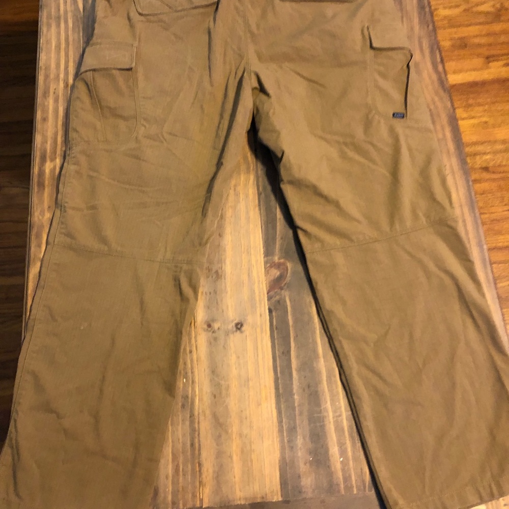 Men’s khaki pants